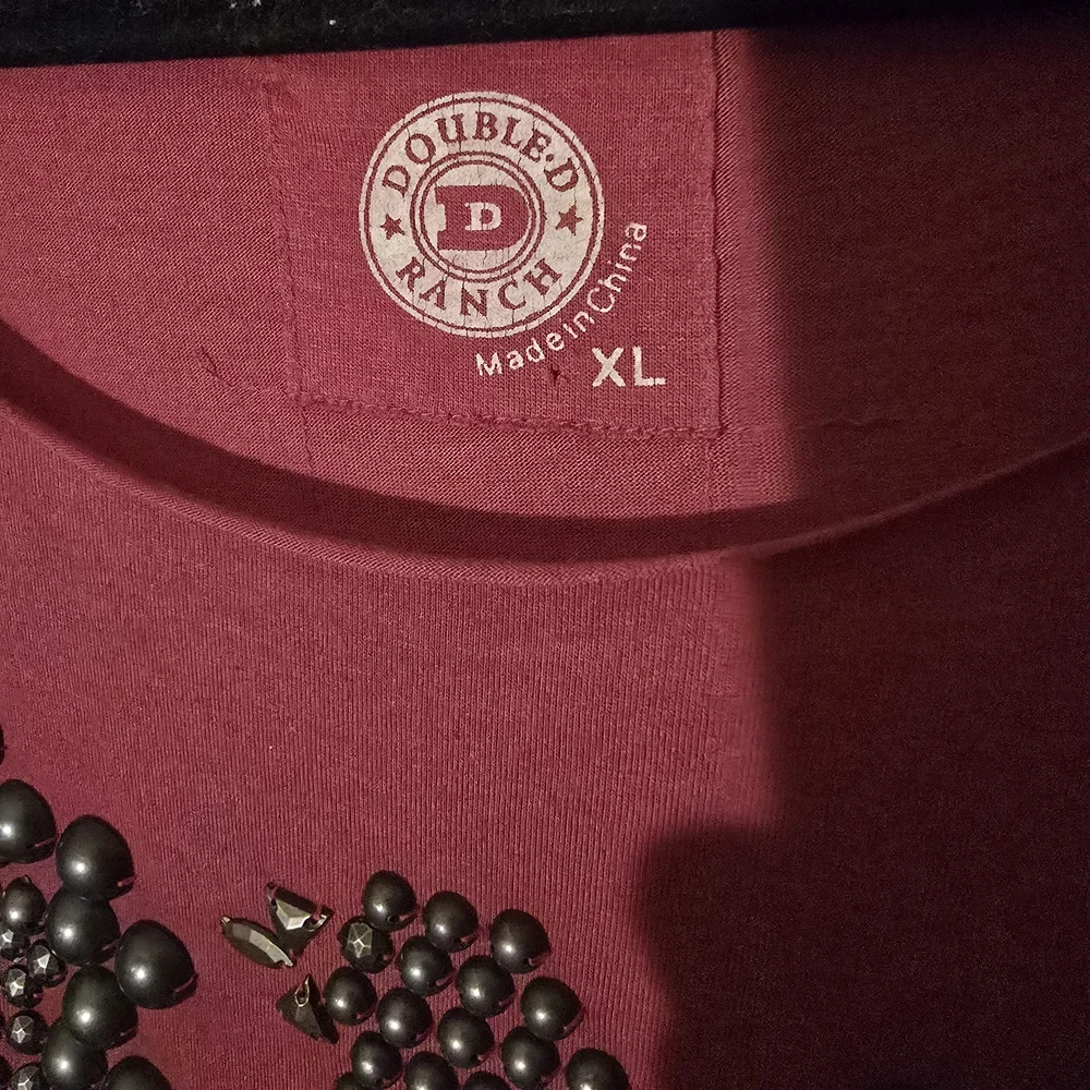 Double D Ranch Burgundy Studded Fringe Tee - Picture 4 of 4